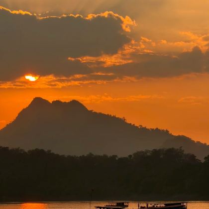 老挝琅勃拉邦3日2晚私家团