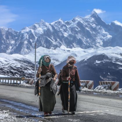 成都+川藏公路+稻城亚丁+林芝+拉萨11日10晚拼小团