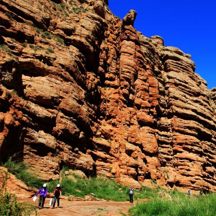 张掖七彩丹霞旅游景区+平山湖大峡谷+马蹄石窟群旅游区2日1晚拼小团