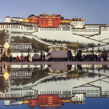 中国西藏拉萨布达拉宫18日17晚跟团游