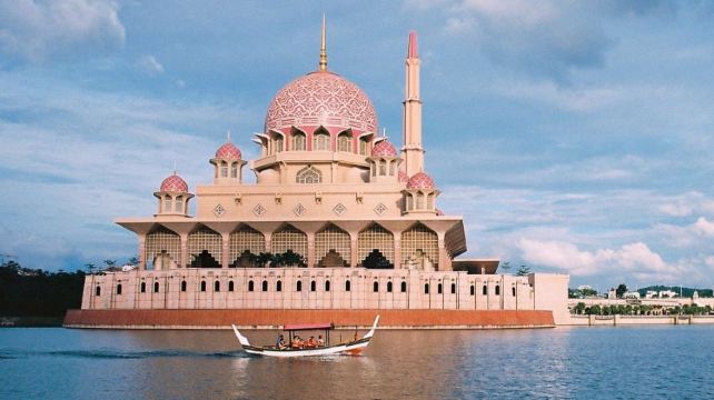 馬來西亞吉隆坡+蘭卡威+新加坡8日7晚跟團遊·免籤+輕鬆遊南洋+4鑽酒店+純玩小團+夕陽遊艇海上派對+歡樂海釣+觀雙子塔+新國家皇宮+魚尾獅公園+哈芝巷+克拉碼頭+黑風洞+逛吃牛車水+海鮮BBQ+中文管家+品質保障