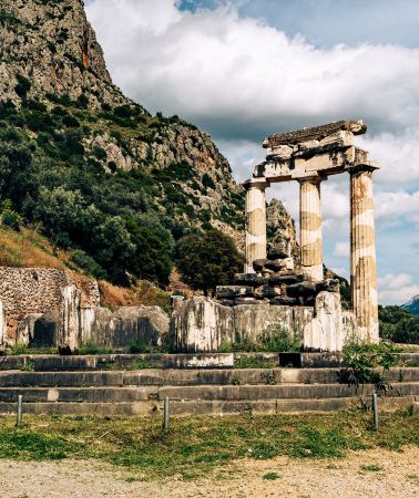 8D7N • Following trails of Greek mythology - visit Delphi oracle site and cliff monasteries, and end the trip with breathtaking Santorini sunsets