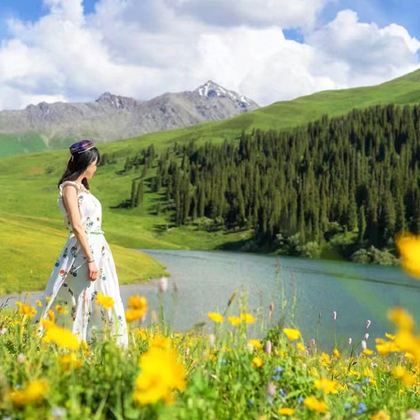 新疆北疆+乌鲁木齐+那拉提旅游风景区+赛里木湖8日7晚跟团游