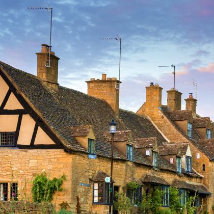 英国英格兰+布莱顿海滩+巴斯+七姐妹国家公园+圣艾夫斯+科茨沃尔德+杜德尔门+巨石阵5日4晚跟团游