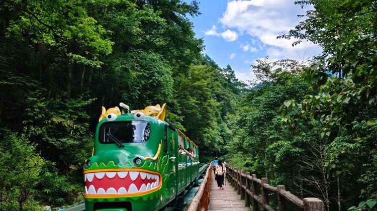 8D7N · Private Tours · Changsha + Tianmen Mountain National Forest Park + Zhangjiajie National Forest Park + Furong Town + Fenghuang Ancient Town