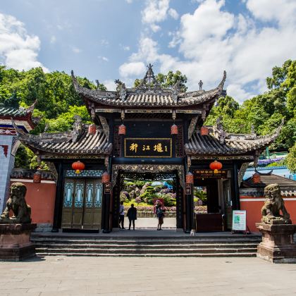 成都+九寨沟+三星堆博物馆+成都大熊猫繁育研究基地6日5晚私家团