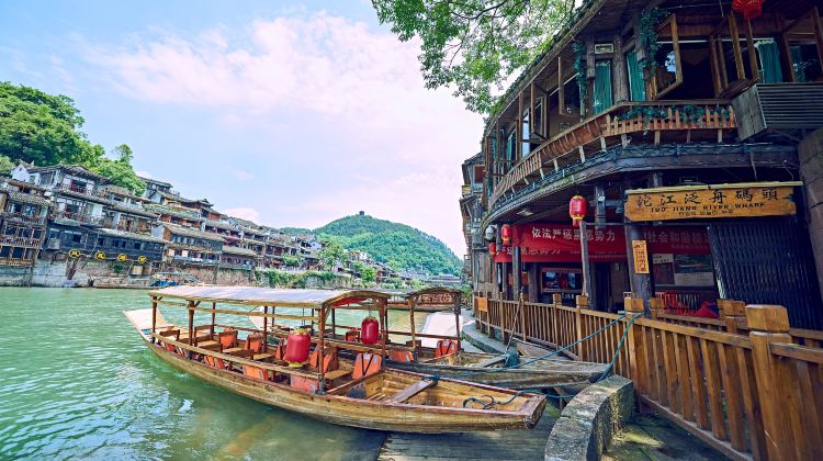 4D3N · Group Tours · Best of Zhangjiajie & Fenghuang: Avatar Mountains + Tianmen Mountain + Miao Costume Experience & Ancient Town Night Cruise·  