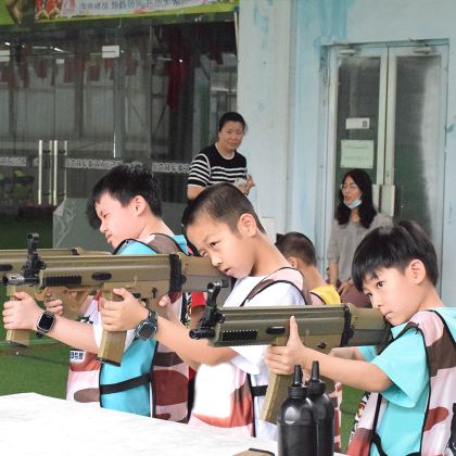 军事营·琶洲枪王之战半日亲子营| 学习枪知识并组装、靶点射击、亲子真人CS枪战对抗体验，与爸妈成为亲密“战友” ！