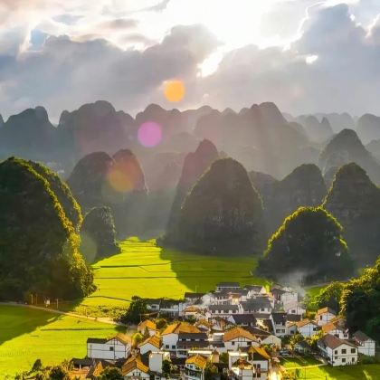 贵州黄果树景区+兴义+荔波小七孔景区+西江千户苗寨4日3晚自由行