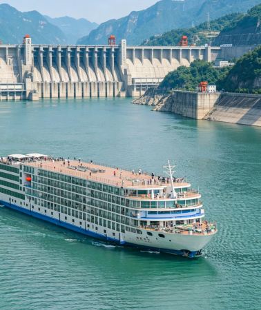 7日6晚 • 長江三峽 世紀遊輪-遠航號2樓豪华江景標准房，三峽大壩、三峽之巔、烽煙三國表演、小官山、荊州楚王車馬陣