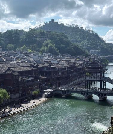 6D5N • Boutique tour English guide, Zhangjiajie boutique tour avatar mountains + Glass Bridge Fenghuang + Furong Town + Aizhai Bridge:English Guide & Miao Costume drone photos + waterfall town Furong