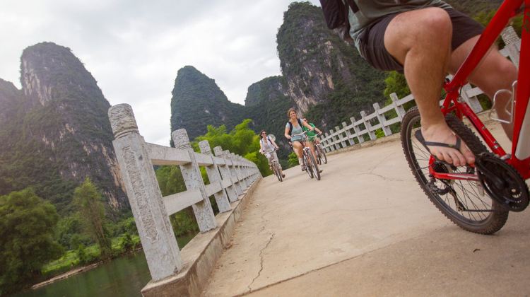 10-Day Journeys: Pandas & the Peaks of Zhangjiajie