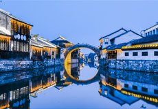 杭州+西塘+乌镇3日2晚跟团游·纯玩+行中大巴1车到底+精讲型导游『住』5钻酒店+夜宿乌镇『赠』价值300元 | 双摇橹船+汉服游园『走读』5A景区:西栅日景&夜游+西塘+南浔+西湖『餐』2早1正 | 自助早+御茶宴 | 大交通可选