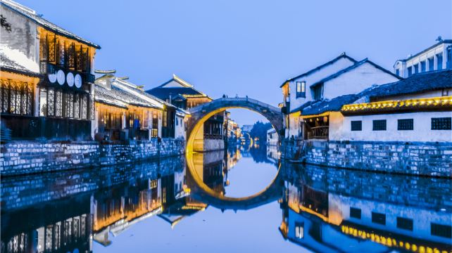 杭州+乌镇+西塘2日1晚跟团游·纯玩+限时赠游船+汉服游园+提灯走桥+精讲型导游+5钻住宿+水乡+古镇+灵隐寺+飞来峰