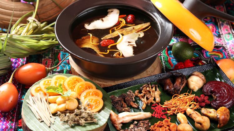 8-Day Best of Yunnan Private Tour from Kunming· Dali, Lijiang, Shangri-La, Green Lake, Dukezong Ancient Town, Blue Moon Valley | Jiuxiang Scenic Region | 