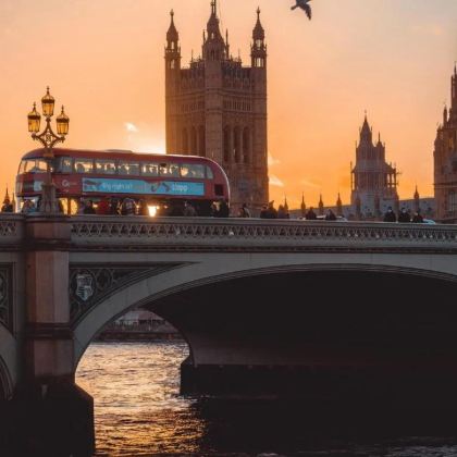 英国13日11晚私家团