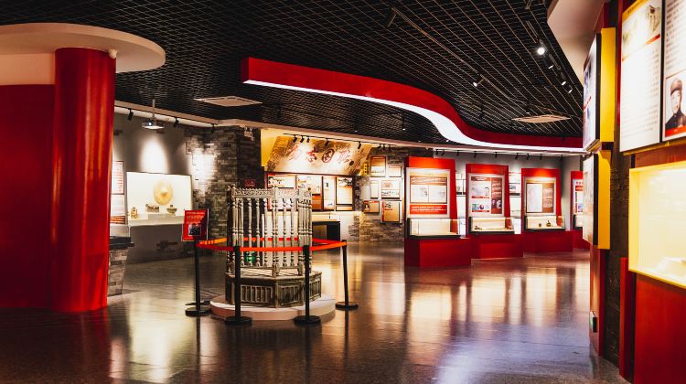 3日2晚 · 旅行团 · 《「潮」玩攻略+高铁+酒店海鲜自助晚餐》2024年最新汕头白天鹅酒店(约400呎客房) 包厢享用【鲍鱼砂锅粥养生宴】【任食一人一锅金牌牛肉火锅】湘子桥的日与夜 寻味镇邦路美食街潮州美食纯玩3天团·到访国家4A级风景区+南澳岛+被誉为广东省最美的岛屿