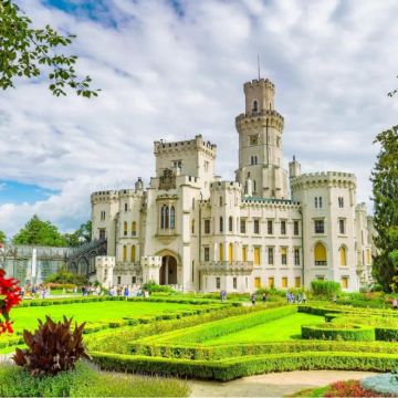 捷克卡罗维发利+比尔森+捷克布杰约维采+克鲁姆洛夫+赫卢博卡城堡4日3晚跟团游