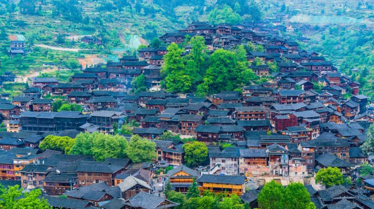 6-Day Private Tours: Huangguoshu Waterfalls Scenic Area, Xijiang Miao Village, Libo, Mount Fanjing, Zhenyuan Ancient Town