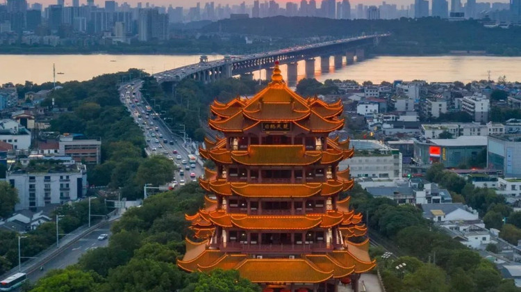 武汉+两坝一峡2日1晚跟团游·『武汉经典纯玩&明星同款酒吧式游轮@臻选5钻』江南名楼黄鹤楼+汉味小吃街户部巷+湖北省博物馆@代约+游醉美城中湖东湖听涛|过葛洲坝船闸·水涨船高+观三峡大坝国之重器 含接送@专属客服