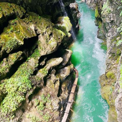 贵州铜仁大峡谷+天下苗城·苗王城+梵净山2日1晚拼小团