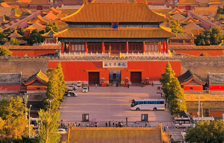 7-day 6-night · Private tours · China+Shanghai+Hangzhou+Beijing · Visit the Bund to see historic and modern architecture. Walk along ancient canals and stone bridges. Visit local workshops to see traditional crafts. Explore West Lake by private rowboat, visiting Leifeng Pagoda and strolling through Lingyin Temple's serene grottoes.
