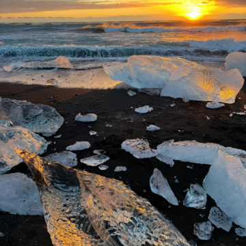 挪威特罗姆瑟+罗弗敦群岛+冰岛蓝湖+蓝冰洞13日10晚拼小团