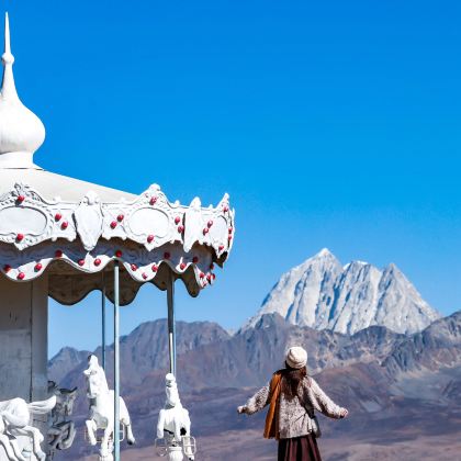 四川成都+雅安+康定+理塘+稻城亚丁+香格里拉镇城市文化广场+新都桥4日3晚拼小团