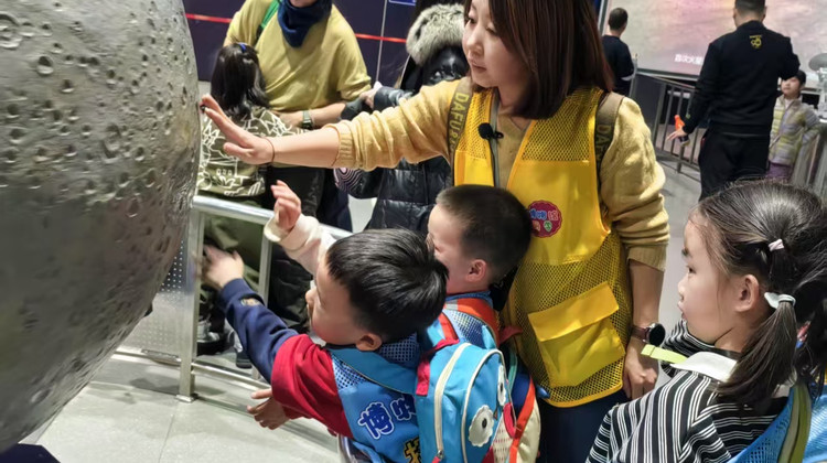 博物馆研学 · 中国科技馆半日亲子营【专为亲子家庭设计】【3小时畅游中国科技馆｜真儿童视角研学讲解｜引导观察思考｜赠送研学手册】·博物馆研学 · 中国科技馆半日亲子营【专为亲子家庭设计】【3小时畅游中国科技馆｜真儿童视角研学讲解｜引导观察思考｜赠送研学手册】