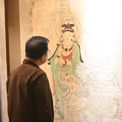 历史人文·甘肃长河博士团·5 天 4 晚丝路文化深度游学亲子营【敦煌学博士全程精讲+莫高窟悬泉置玉门关三大世界文化遗产深度解读+理论实践结合深度体验（壁画临摹+沙漠观星）+精品小团服务（16人满团+摄影师跟拍）】