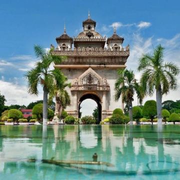 老挝万象+万荣+琅勃拉邦+越南河内+下龙湾7日6晚私家团