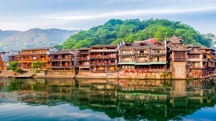 4D3N · Group Tours · Zhangjiajie, Furong Town & Fenghuang: Avatar Mountains, Tianmen Mountain, Glass Bridge, Miao Costume Experience & Furong Night Tour