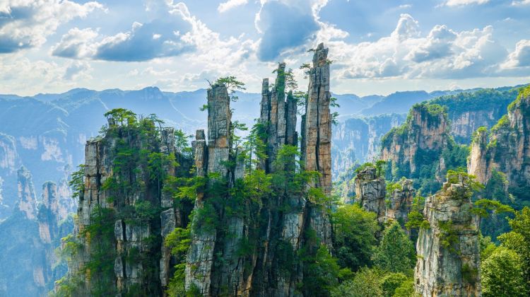 Zhangjiajie National Forest Park + Huanglong Cave + Tianmen Mountain National Forest Park + Fenghuang Ancient Town