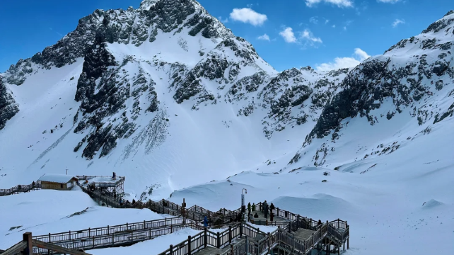 6-Day Yunnan Private Tour from Kunming·Dali, Lijiang, Yulong Snow Mountain | Erhai Ecological Corridor | Stone Forest Scenic Area | The Chongsheng Temple and the Three-Pagoda Culture Tourist Area