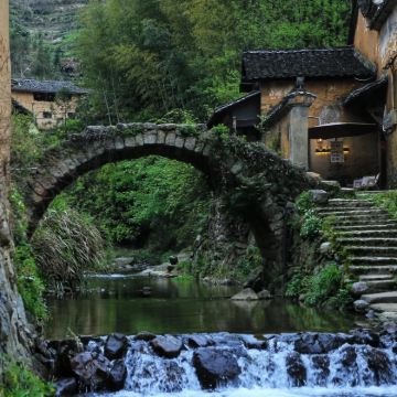 丽水云和梯田景区+缙云仙都景区+古堰画乡旅游度假区+松阳老街+陈家铺村+杨家堂村+松庄村5日私家团