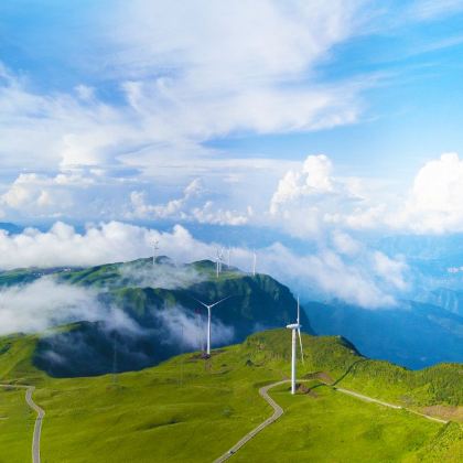 贵州贵阳+黄果树景区+万峰林景区+马岭河峡谷景区+青岩古镇+乌蒙大草原5日4晚拼小团