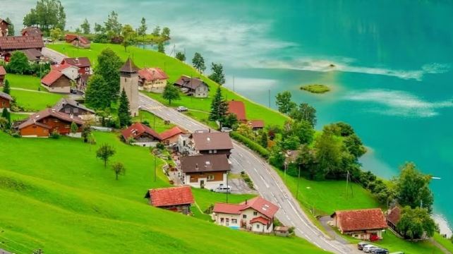 <5天>【6-15人小团 瑞士追爱治愈之旅】·《爱的迫降》特别版：苏黎世+因特拉肯+日内瓦+卢塞恩•少女峰山涧湖畔之旅+景观酒店+巴赫音乐学院实景酒店（2人起发）