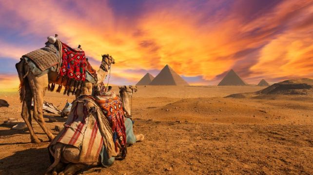 <10天>【2-12人小团 尼罗河5星游轮】·埃及开罗+红海+卢克索+阿斯旺+亚历山大：赠两大体验(马车巡游+风帆船)+含1段内陆飞机+5星住宿+吉萨金字塔群+狮身人面像（两人成团、免费接送机）