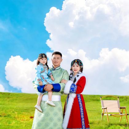 内蒙古呼和浩特+响沙湾+辉腾锡勒草原+乌兰哈达火山地质公园5日4晚跟团游