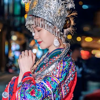 贵阳+黄果树+荔波小七孔景区+西江千户苗寨5日4晚跟团游