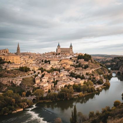 西班牙马德里+巴塞罗那+托莱多+赫罗纳+贝萨卢+阿维拉10日9晚私家团