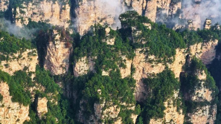5D4N · Private Tours · Zhangjiajie + Tianmen Mountain National Forest Park + Fenghuang Ancient Town + Furong Town + Zhangjiajie National Forest Park
