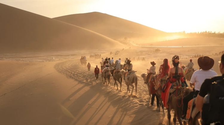 5-Day Private Tours: Dunhuang, Mingsha Mountain Crescent Spring, Yulin Grottoes, Yang Pass, Yumen Pass, and Dunhuang Yardang National Geopark | Complimentary Children's Tickets to the Mogao Grottoes and A-class Ticket·  