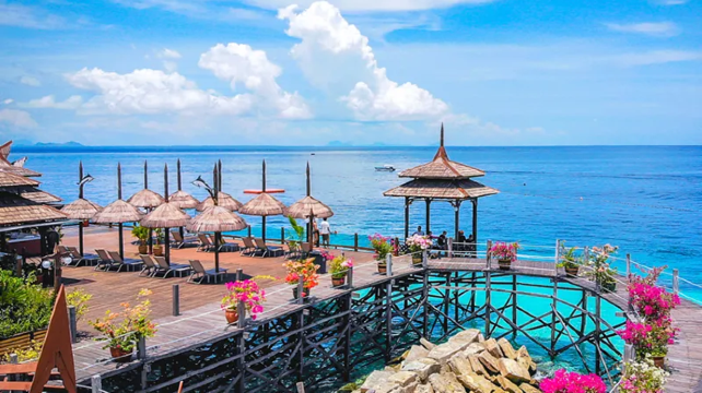 【马来西亚沙巴仙本那8日7晚私家团】·轻奢体验+特别安排2晚入住水屋+送无限电话卡+转换插头+马达京+玻璃船+粉红秋千出海浮潜+可升级深潜+体验滑翔伞+美人鱼岛浮潜+行程自由+任意选择