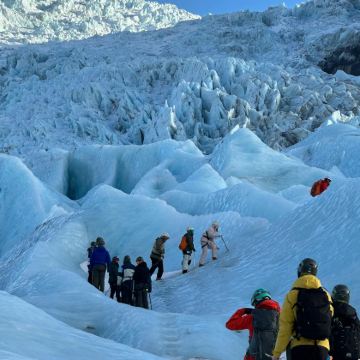 冰岛蓝湖+冰河湖+古佛斯瀑布7日5晚跟团游