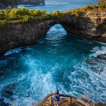 罗威纳海滩+佩妮达岛+精灵沙滩+乌布皇宫4日3晚跟团游