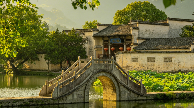 3-Day Classic Tour:Huangshan Scenic Area + Hongcun Scenic Area:2 Nights 5-Diamond Hotel. Tickets & Round-trip Cable Car Included, Free Huangshan Shuttle Bus
