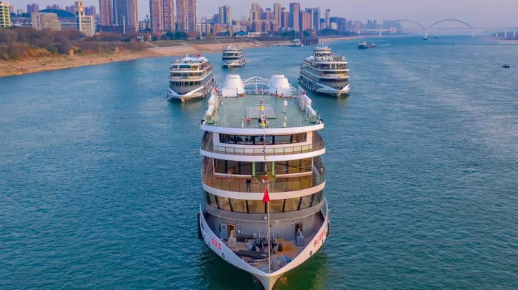 武汉+黄鹤楼+东湖生态旅游风景区+宜昌+长江三峡+三峡大坝+恩施土司城+恩施土家女儿城+恩施大峡谷4日3晚跟团游·『16人小团乐游湖北&畅玩三城』纯玩动车衔接&揽阔湖北精华景点&赠景交50/人&含3早1中简餐/赠特色小吃热干面&1对1微管家