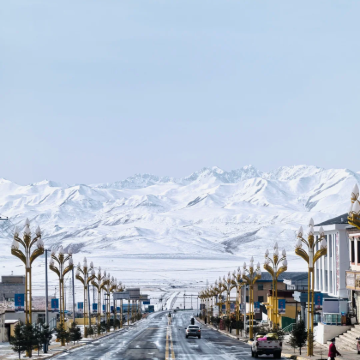 西宁+青海湖景区+茶卡盐湖+敦煌+张掖七彩丹霞旅游景区8日7晚自由行