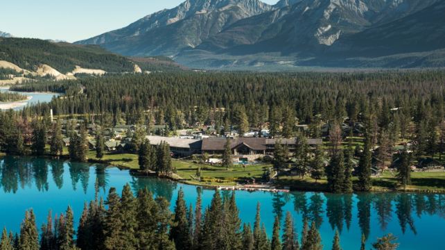4-Day Canadian Rockies Summer Tour from Calgary · Banff, Lake Louise, Columbia Icefield & Jasper